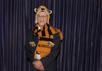Gregory Neiman (MD'48) dons a Dal Tiger hat in the photo booth